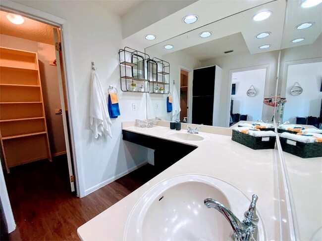 Building Photo - 21822 Tallahassee Ave