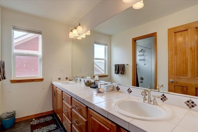 Building Photo - Stunning Longmont Home with Professional Finishes & Exceptional Privacy