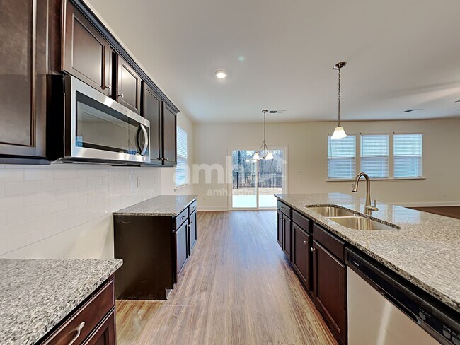 Building Photo - 1300 Ashlyn Ct