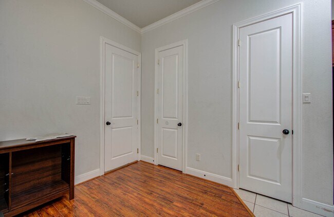 Building Photo - 10205 Brooktree Dr