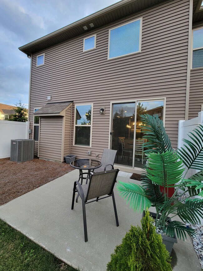 Building Photo - 5806 Clan Maclaine Dr