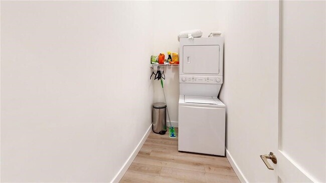 Building Photo - 155 W Main St