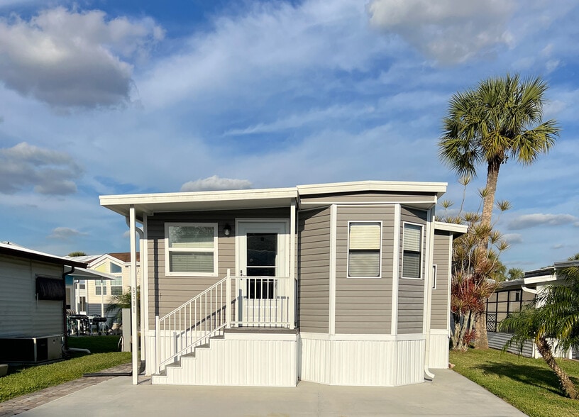 Building Photo - 6501 SE 55th St