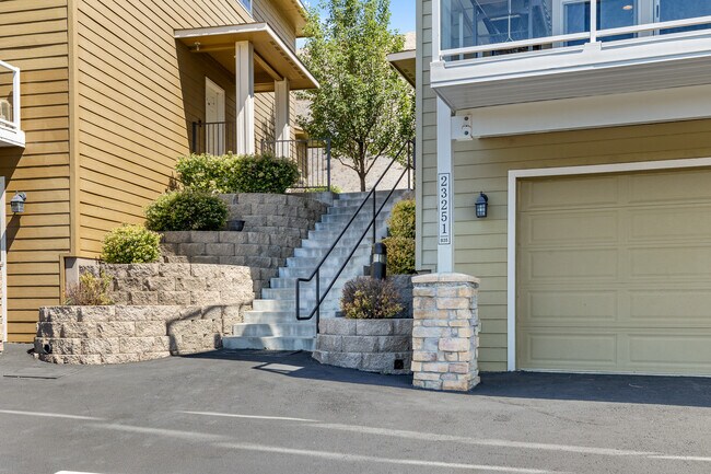 Building Photo - 23251 Sunserra Loop NW