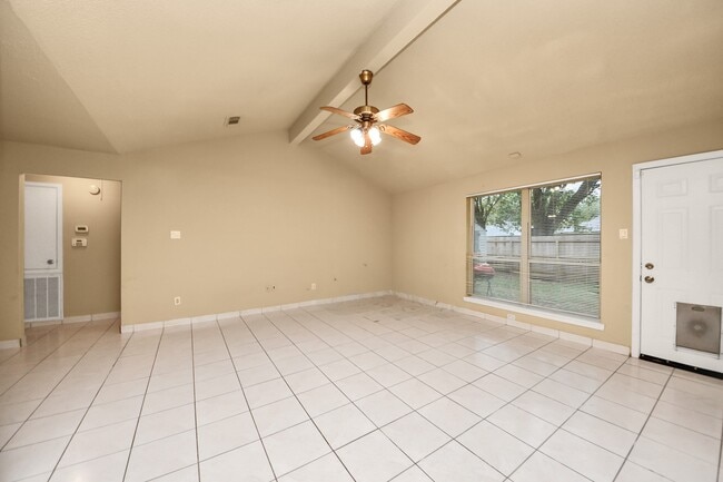 Building Photo - 10711 Forest Leaf Dr