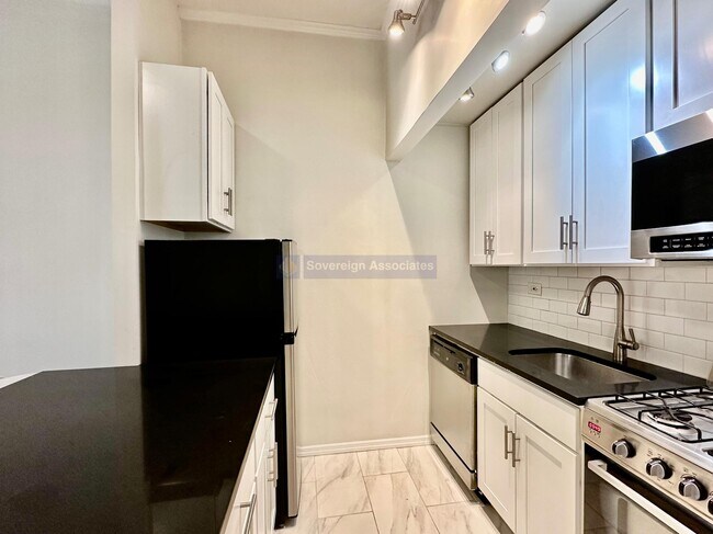 Building Photo - 328 W 83rd St