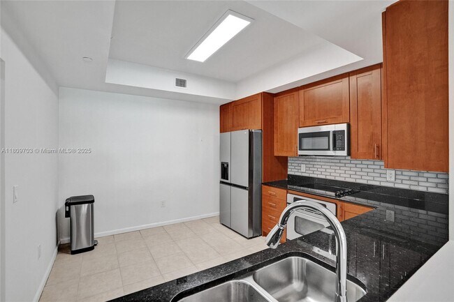 Building Photo - 3340 NE 190th St