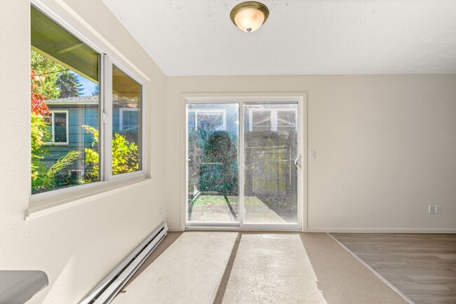 Building Photo - 2 bedroom, 1 bath near Mt. Tabor in SE Por...
