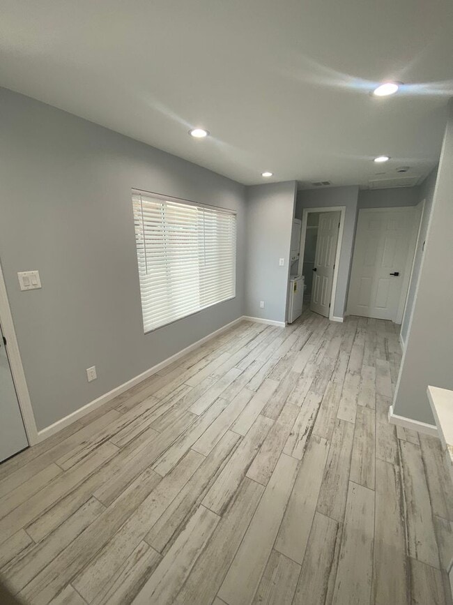Building Photo - Brand new 2 bed, 1 bath Condo in Central S...