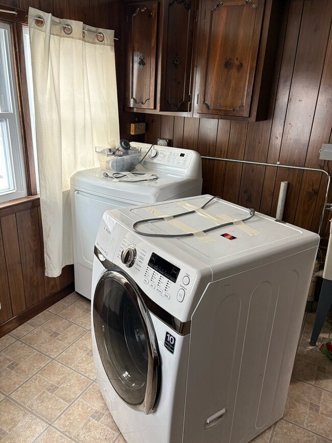 Building Photo - 9607 Merrimac Ave