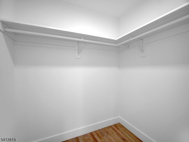 Building Photo - 429 Niles St