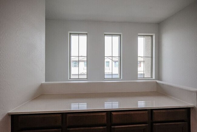 Building Photo - Stunning 4 bedroom, 4 bathroom home in the desirable gated community of Horizon in Chandler