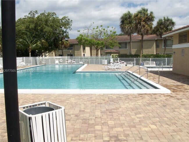 Building Photo - 10230 Twin Lakes Dr