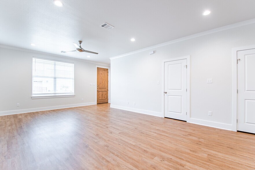 Building Photo - 511 Dominik Dr