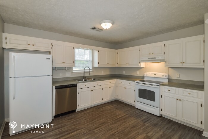 Building Photo - 975 Eastern Oaks Dr