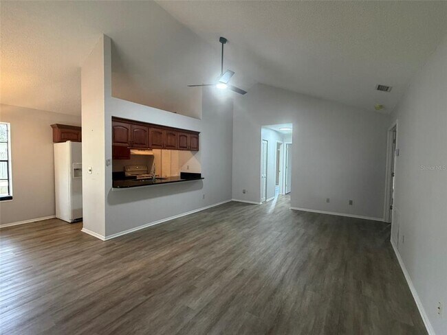 Building Photo - 3781 Lake Shore Dr