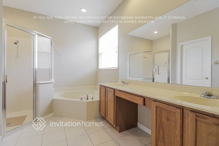 Building Photo - 305 Oak Springs Dr