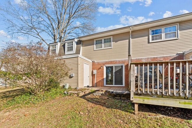 Building Photo - 2 bed Townhome in Annapolis in Hilltop Village