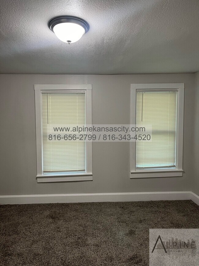 Building Photo - Independence Home Available