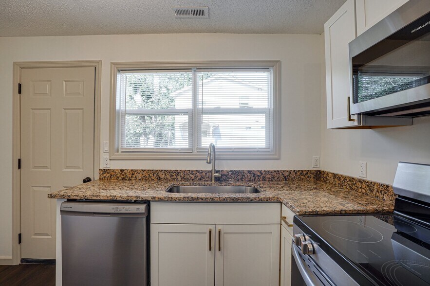 Building Photo - 927 Hulana St