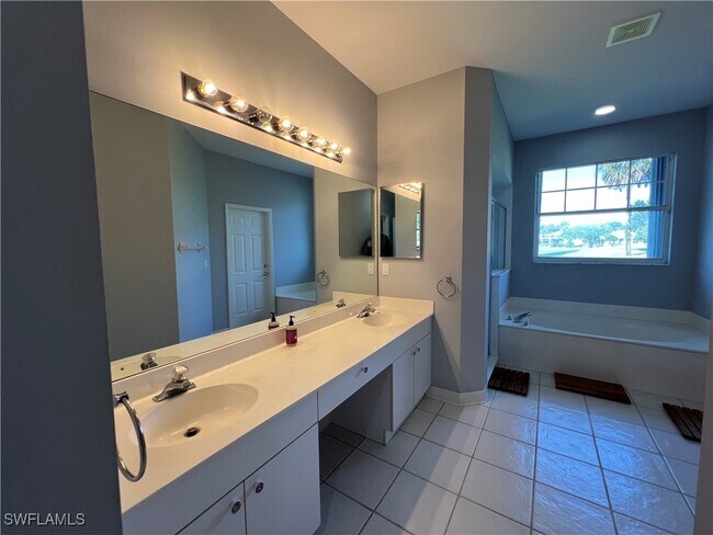 Building Photo - 2081 Crestview Way