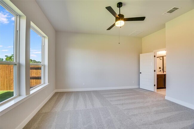 Building Photo - 108 Rocking Chair Dr