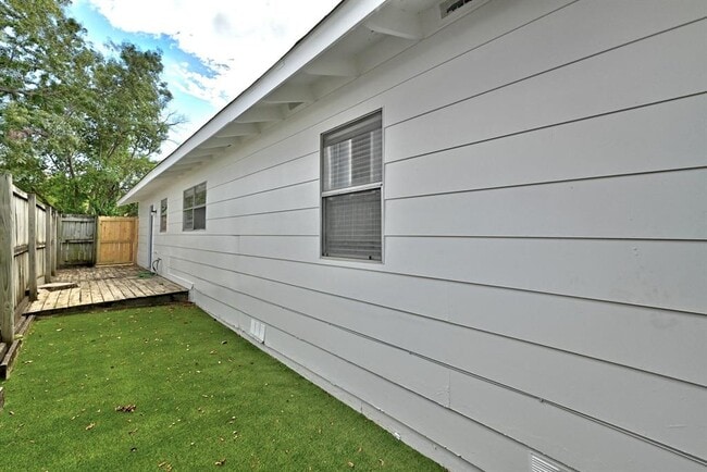 Building Photo - 1401 Olander St