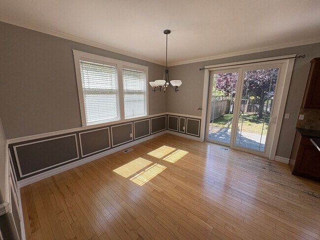 Building Photo - 2504 Fir Crest Blvd