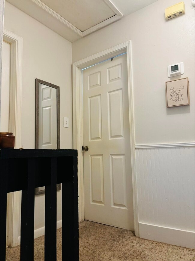 Building Photo - 301 S Lipona Rd