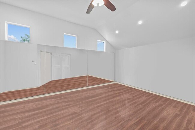 Building Photo - 5475 Harvest Oak Landing Dr
