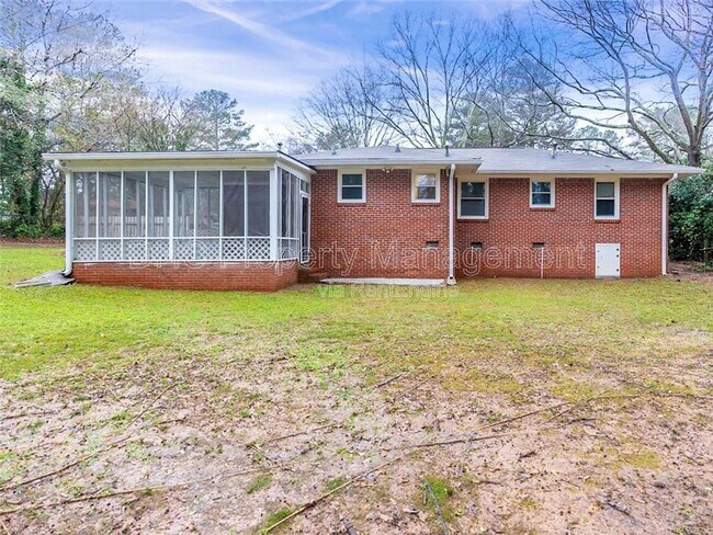 Building Photo - 161 Larose Cir SE