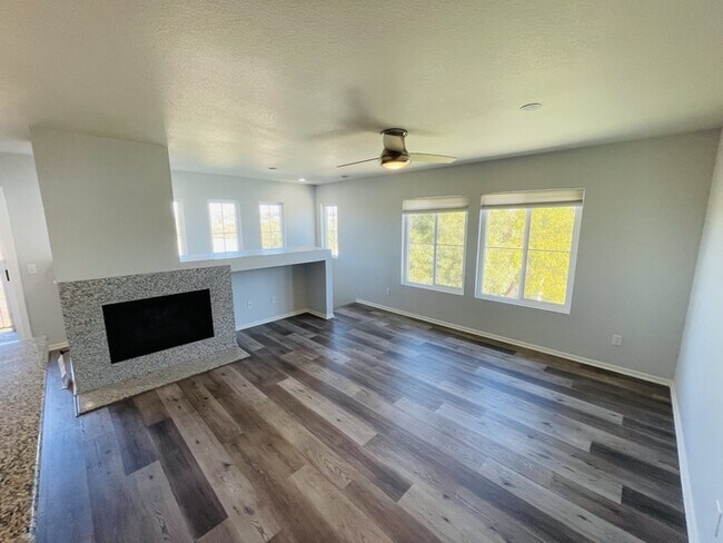 Building Photo - Codorniz Way