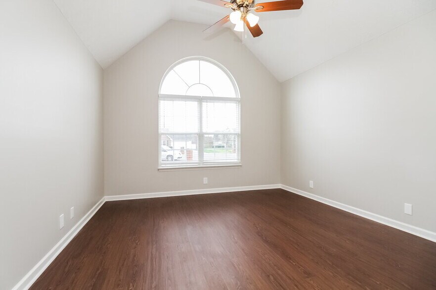 Building Photo - 1606 Vista Ct