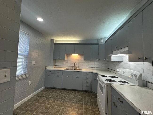 Building Photo - 202 N State St