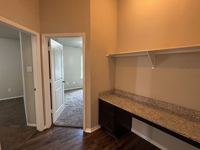 Building Photo - Newer Built 3 Bedroom Home