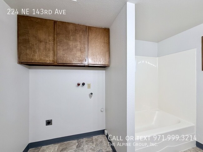 Building Photo - 224 NE 143rd Ave
