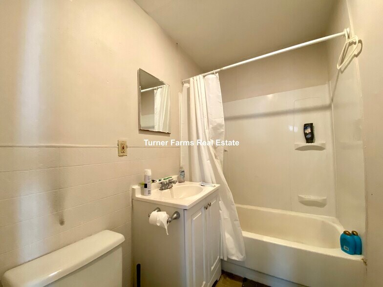 Building Photo - 1572 Tremont St