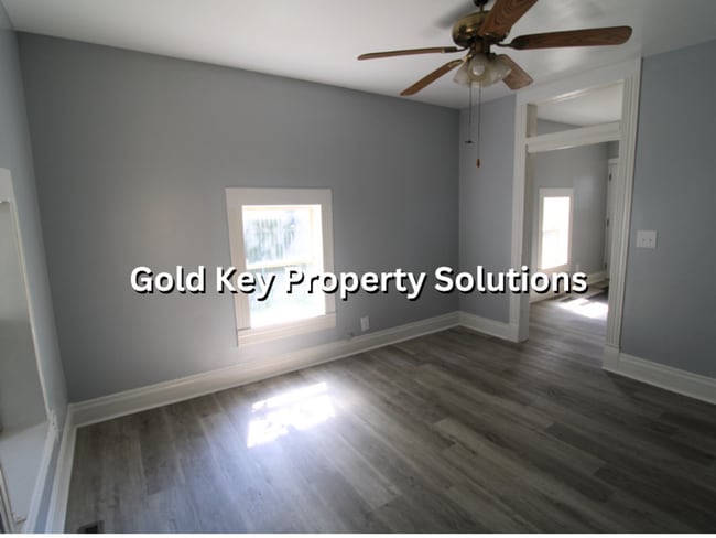 Building Photo - Nicely Updated 2 BR 1 BA House with New Fl...
