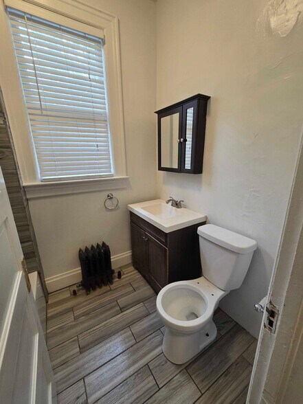 Building Photo - 828 E 100 S