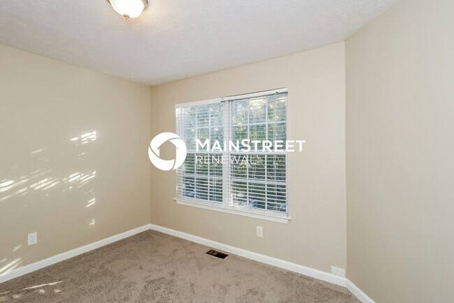 Building Photo - 4 Bedroom Pet-Friendly Home in Austell, GA with Main Street Renewal