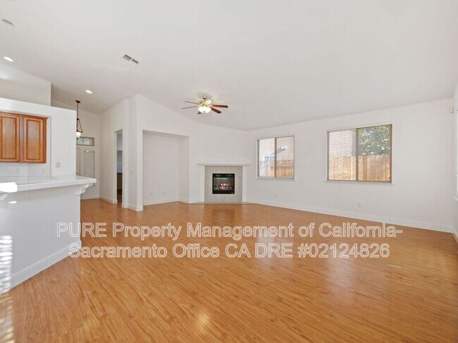 Building Photo - 1732 Bamboo St