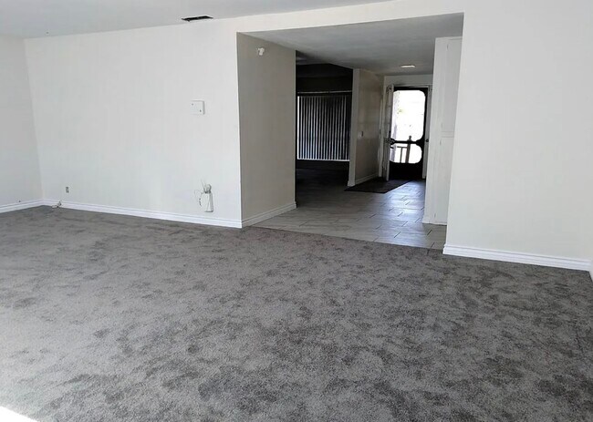 Building Photo - 632 Kenoak Dr