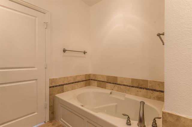 Building Photo - 732 Skyline Bluff Ct