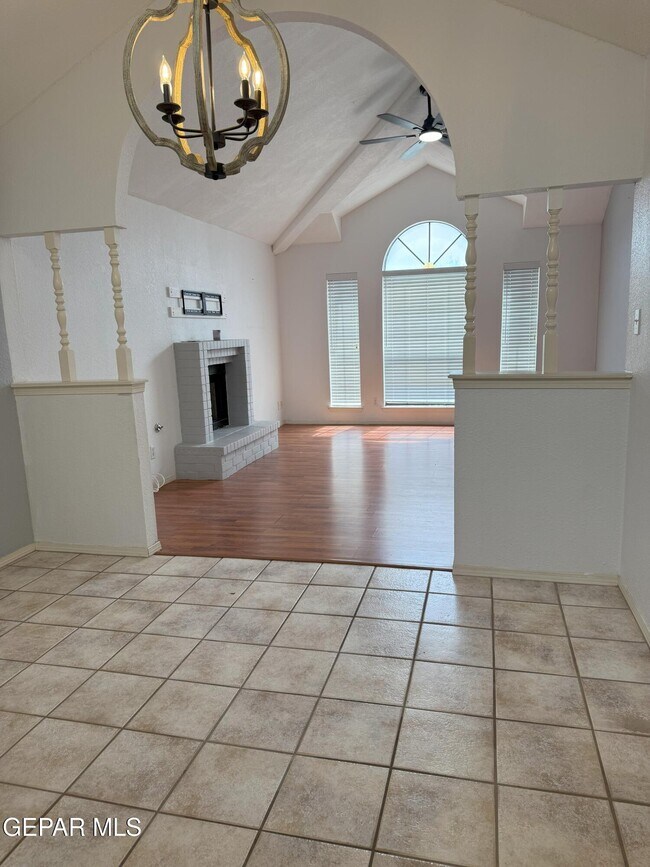 Building Photo - 6909 Canyon Run Dr