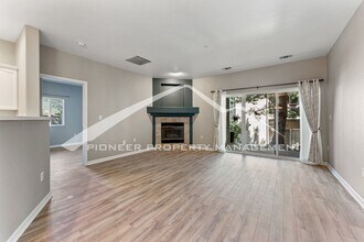 Building Photo - Charming condo with Central AC!