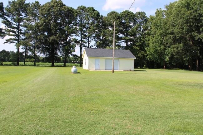 Building Photo - 4723 River Rd