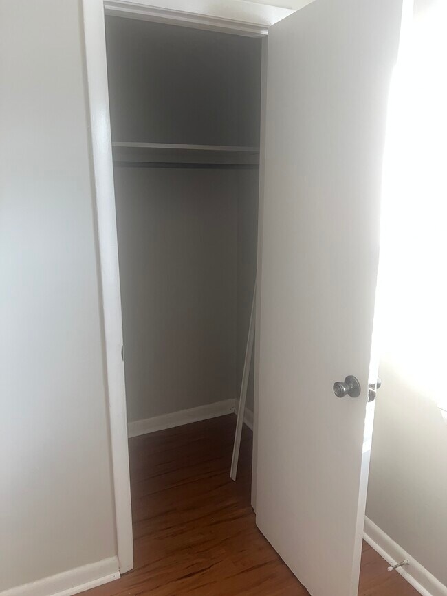 Guest Closet - 2813 31st Ave N