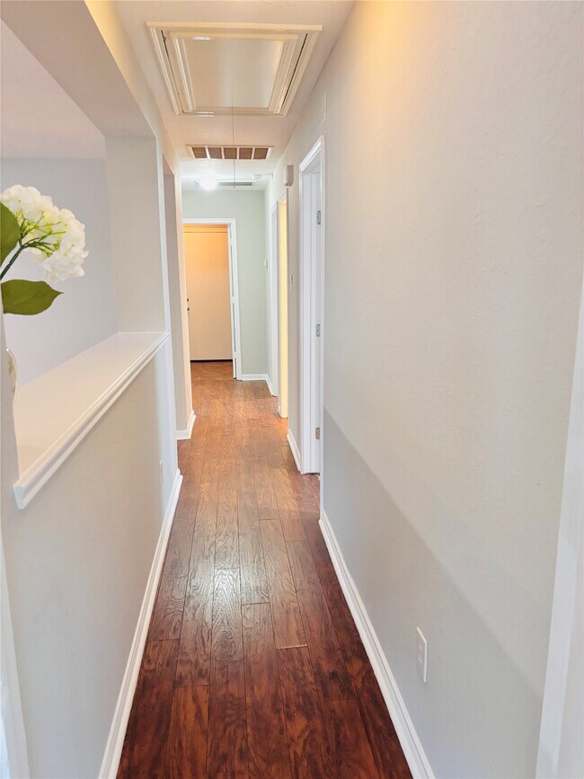 Building Photo - 8134 Sanders Forest Ct