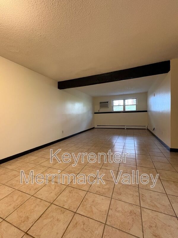 Building Photo - 700 Robbins Ave