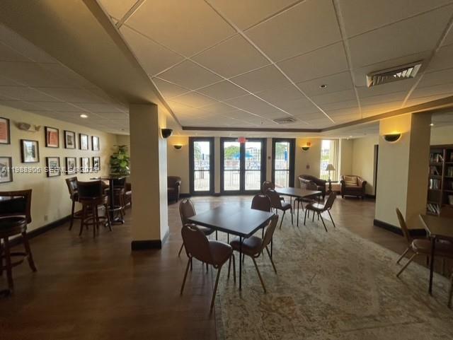 Building Photo - 9441 Live Oak Pl